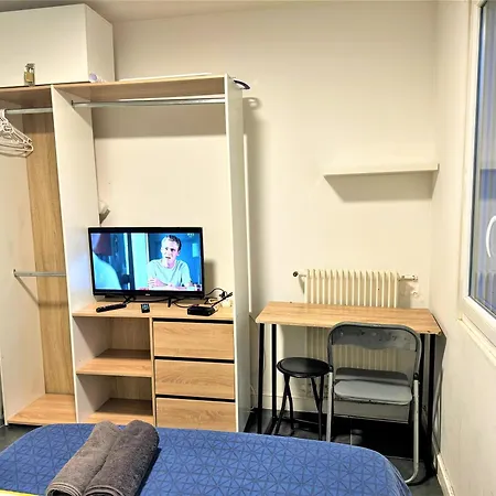 Proche Gare Et Commodites * מלון