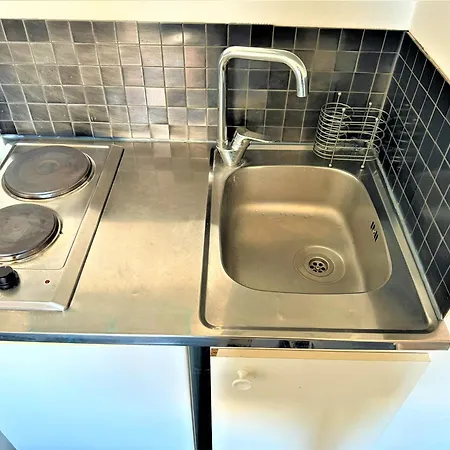 Proche Gare Et Commodites מלון