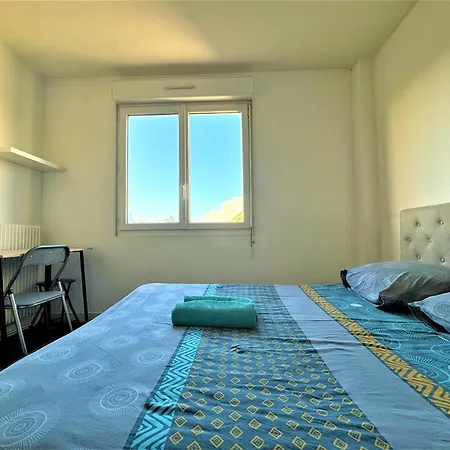 Proche Gare Et Commodites * מלון