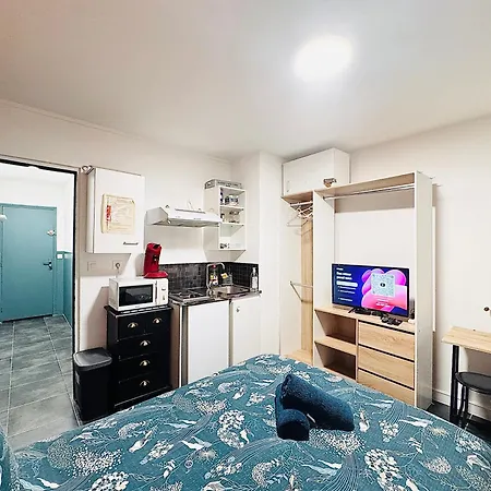 Proche Gare Et Commodites מלון