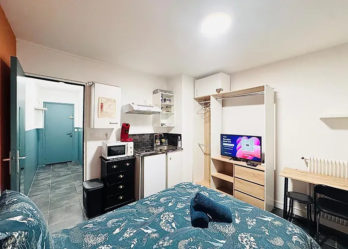 Proche Gare Et Commodites 믈룅