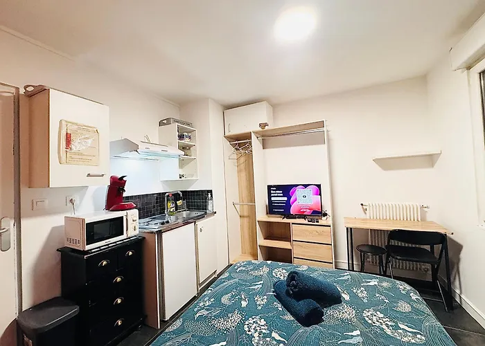 Proche Gare Et Commodites 믈룅